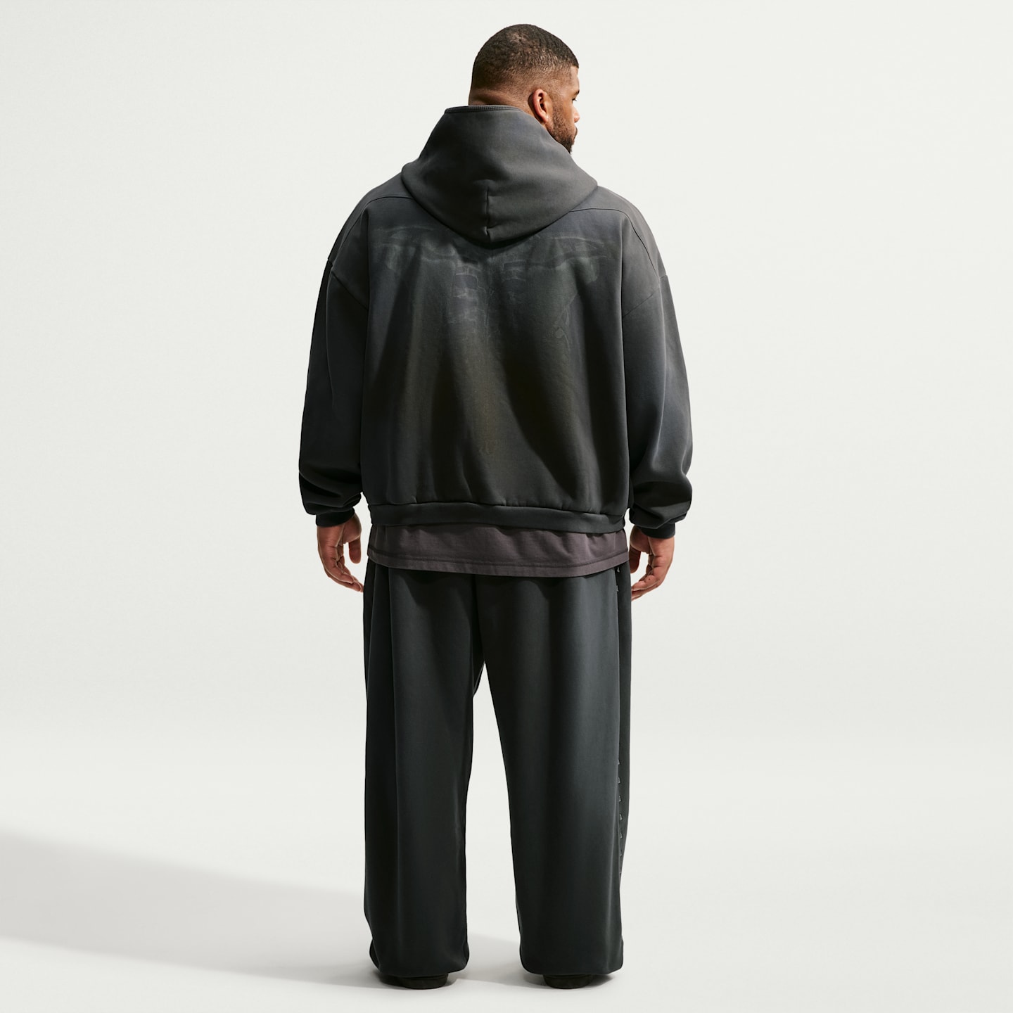 Мужское флисовое баскетбольное худи Nike Ja Standard Issue Therma-FIT, цвет: Чёрный еловый / Ледяной серебряный — фото 10