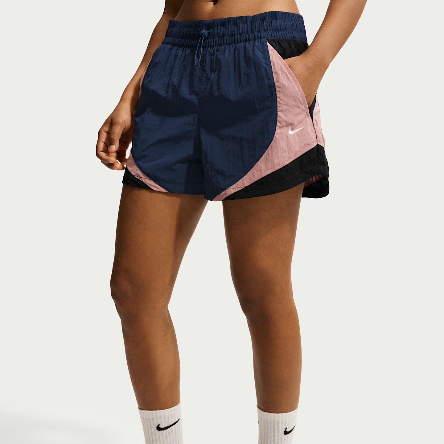 Женские спортивные шорты Nike Sportswear 3" свободного кроя со средней посадкой, цвет: Тёмно-синий / Чёрный — фото 2