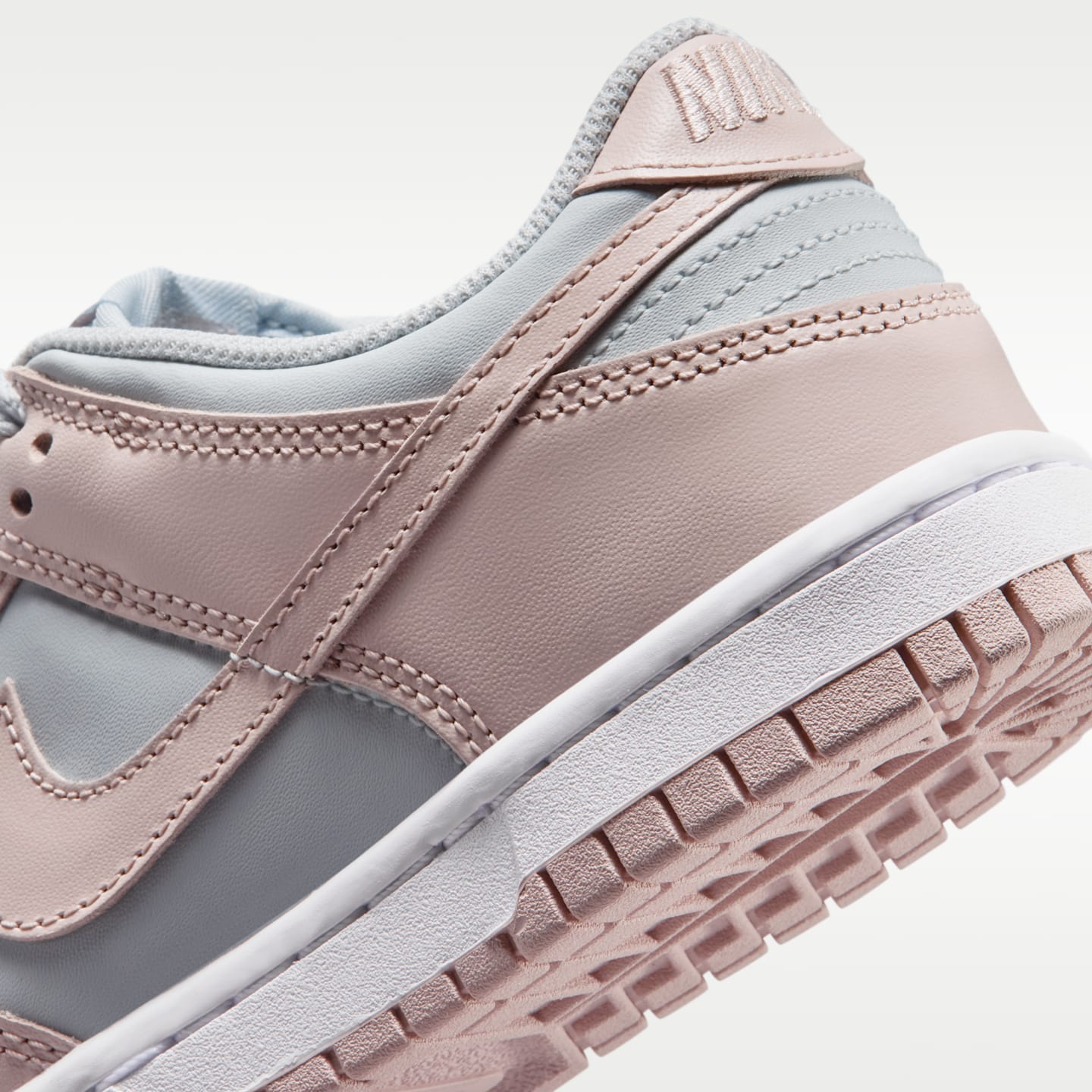 Детские кроссовки Nike Dunk Low Baby/Toddler Shoes, цвет: Белый / Красный, вариант 1 — фото 8