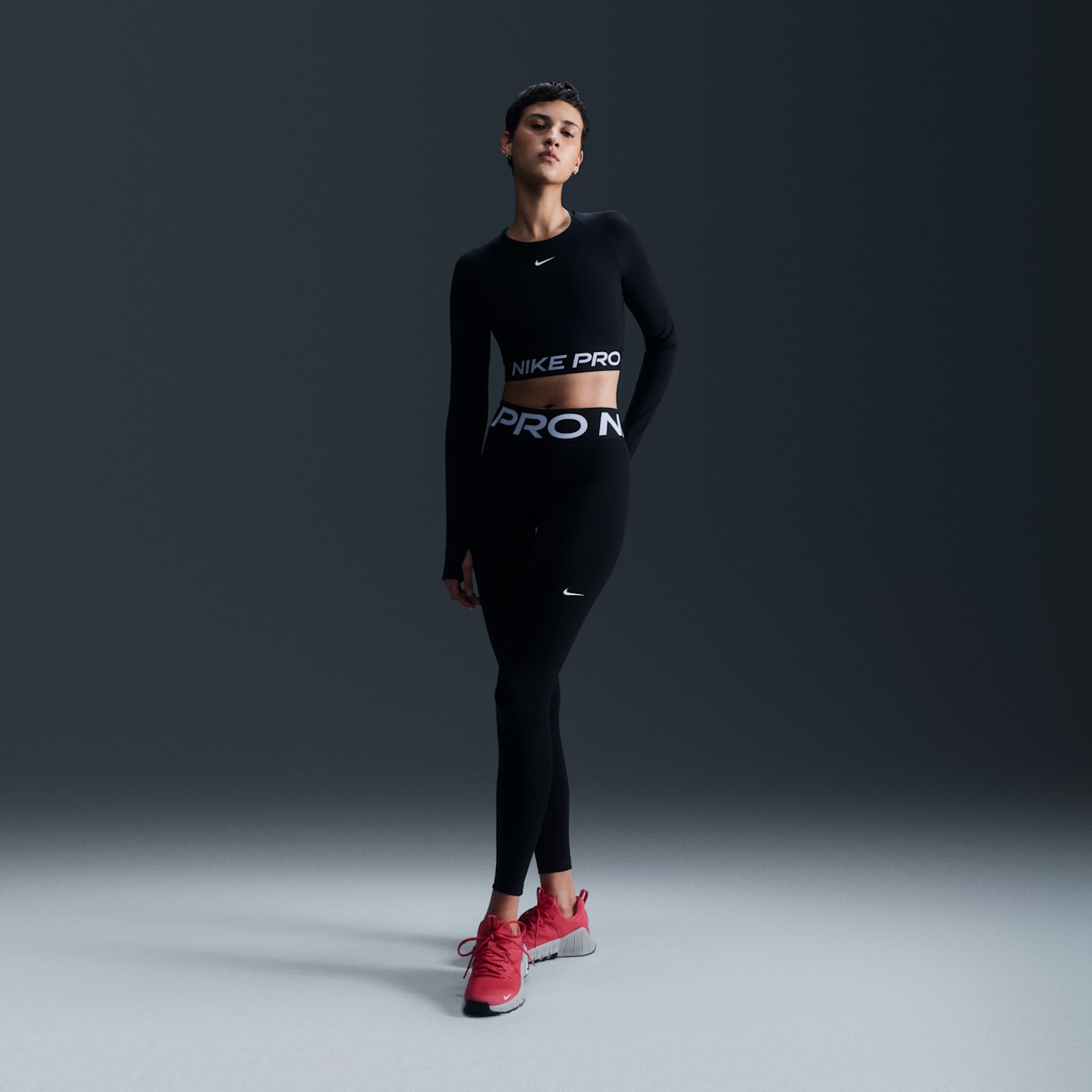 Женский топ Nike Pro Dri-FIT Cropped Long-Sleeve, цвет: Чёрный / Белый — фото 4