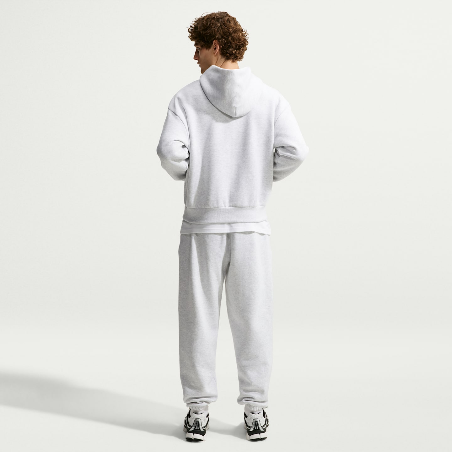 Мужское флисовое худи на молнии Nike Solo, цвет: Берёзовый меланжевый / Чёрный — фото 5