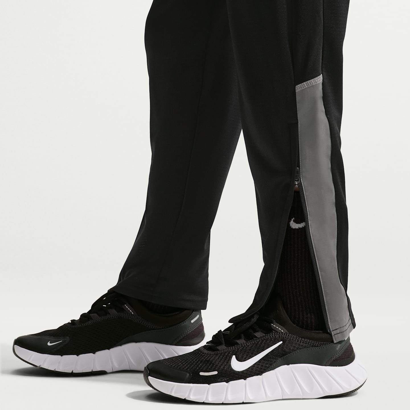 Детские трикотажные беговые брюки для мальчиков Nike Miler, цвет: Чёрный — фото 3