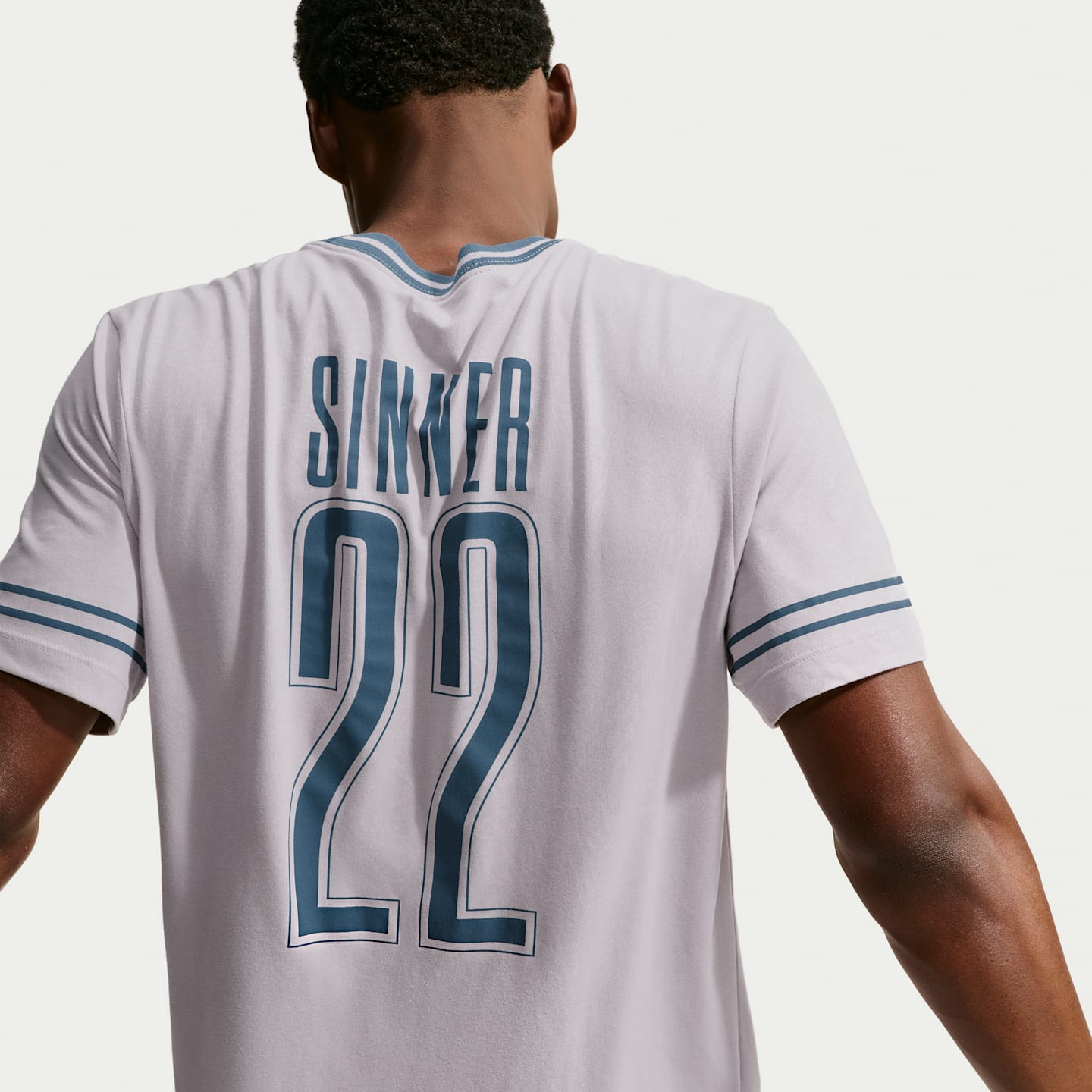 Мужская теннисная футболка Nike Jannik Sinner Dri-FIT, цвет: Серебряный сиреневый — фото 2