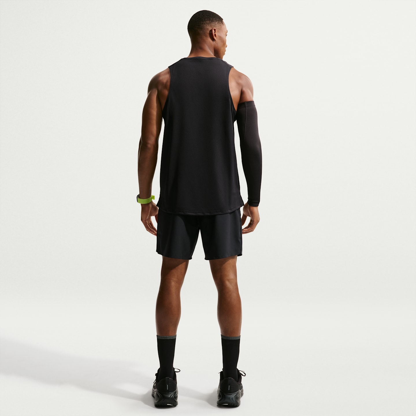 Мужская беговая майка Nike Miler Dri-FIT, цвет: Чёрный — фото 5