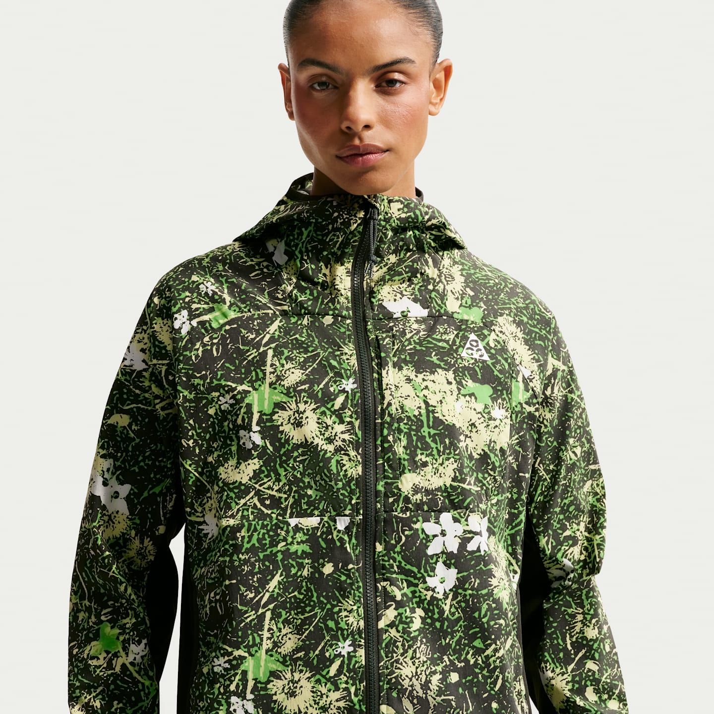Женская куртка Nike ACG Five Towers UV Protection, цвет: Чёрный еловый / Лаймовый — фото 1