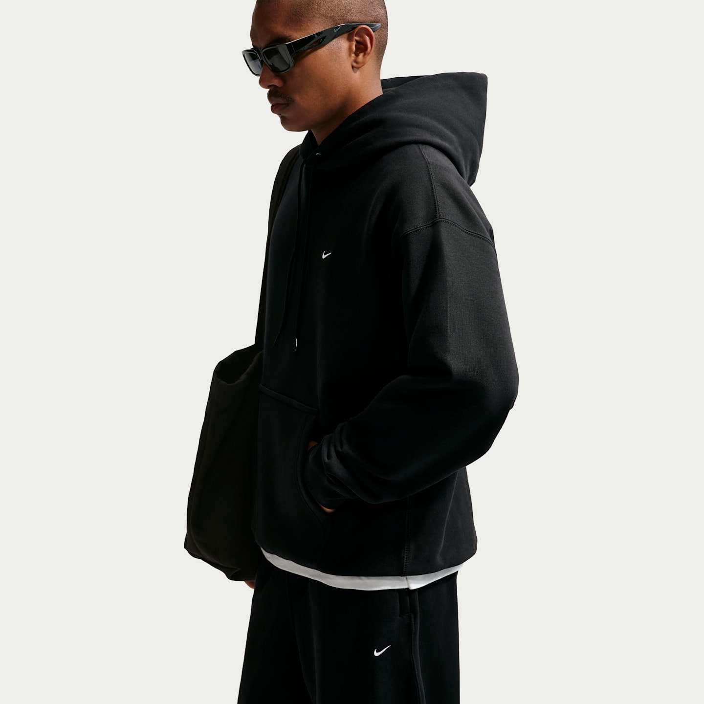 Мужское худи Nike Solo Swoosh Pullover, цвет: Чёрный / Белый — фото 3