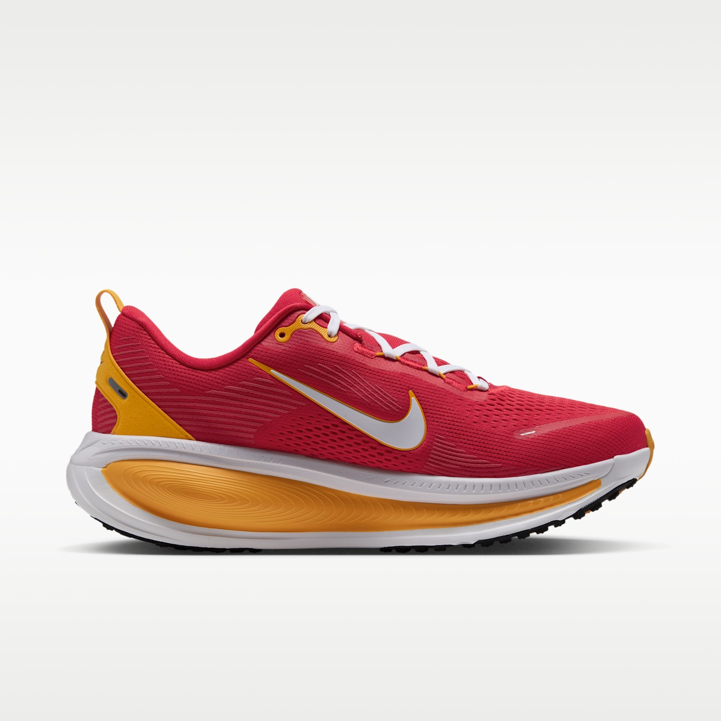 Мужские кроссовки Nike Vomero 18 (Kansas City Chiefs) NFL Road Running, цвет: Красный / Золотой — фото 3