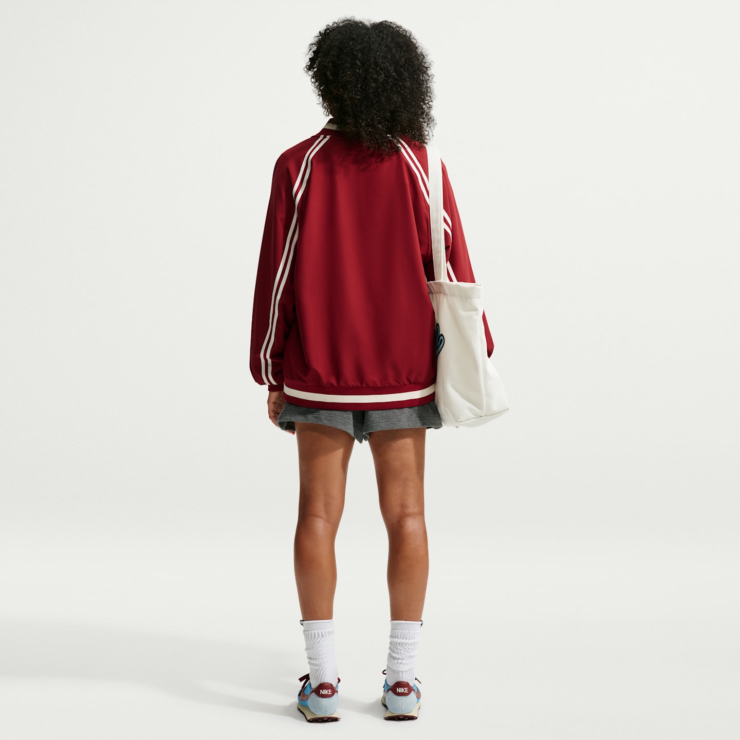 Женские шорты Nike Studio Fleece Lightweight French Terry со складками, высокая посадка, цвет: Угольный меланжевый / Молочный — фото 5