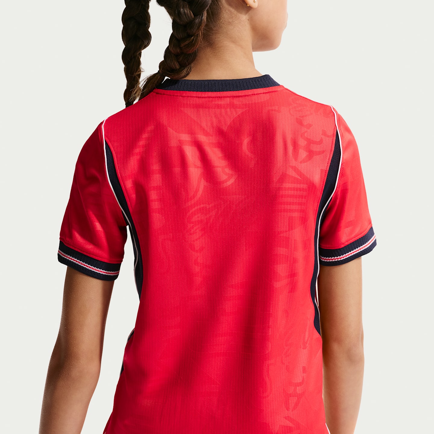 Детский топ Nike England National Team 2026 Stadium Home Big Kids' Dri-FIT Soccer Jersey, цвет: Красный / Обсидиановый — фото 4