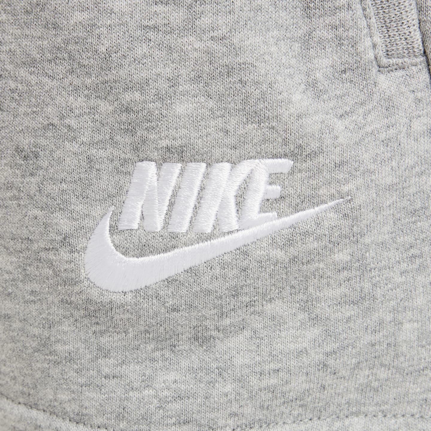 Детские шорты для девочек Nike Sportswear Club из френч терри, цвет: Серый меланжевый / Белый — фото 6