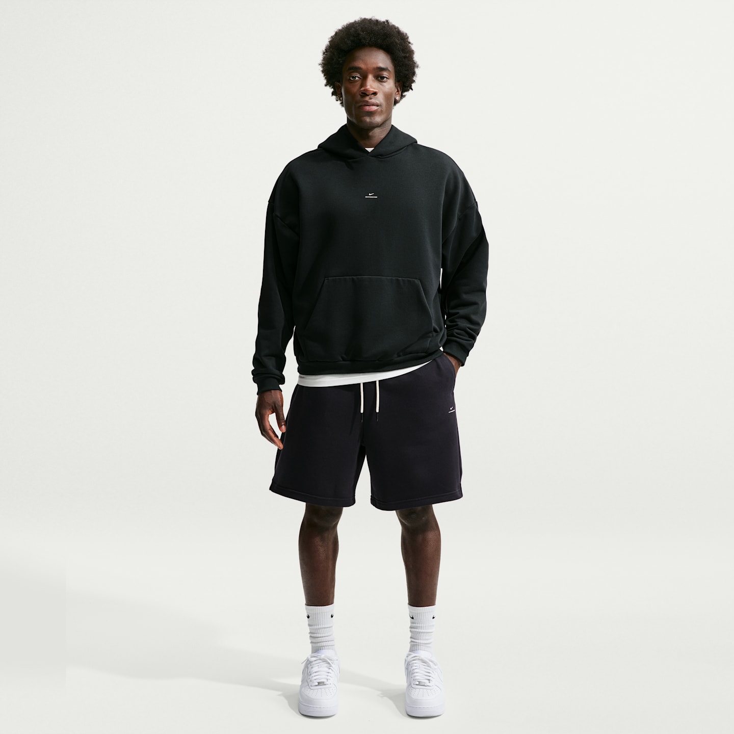 Мужские шорты Nike Standard Issue Dri-FIT French Terry Fleece 8" Basketball, цвет: Чёрный / Бледная слоновая кость