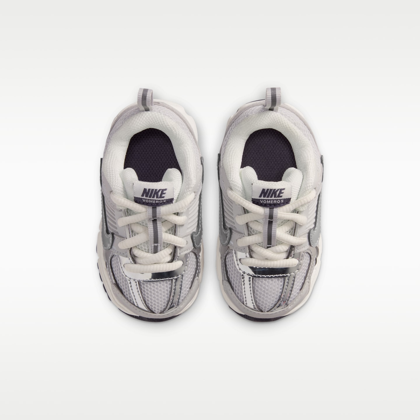 Детские кроссовки Nike Vomero 5 Baby/Toddler (Classic Laces), цвет: Молочный / Серебристый — фото 4