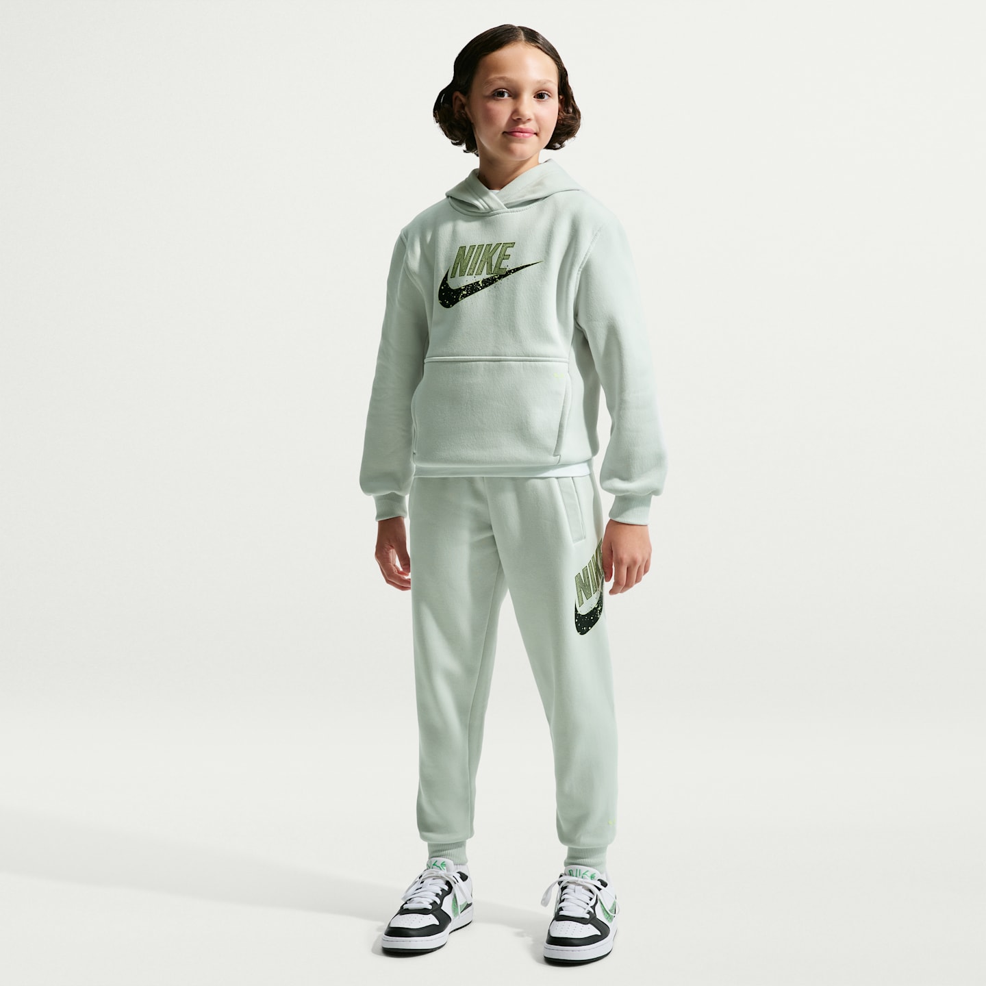 Детские брюки Nike Sportswear Club "Alien" Fleece, цвет: Чёрный / Кислотно-жёлтый — фото 1