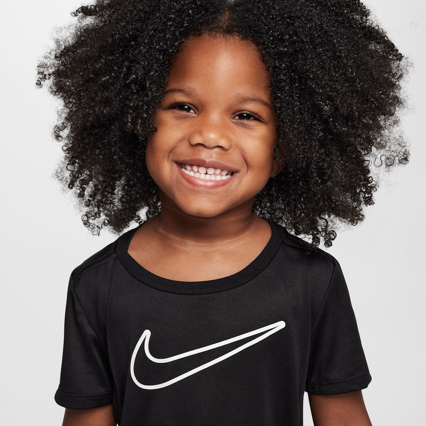 Топ Nike One Fitted Dri-FIT Short-Sleeve для девочек, цвет: Чёрный — фото 3