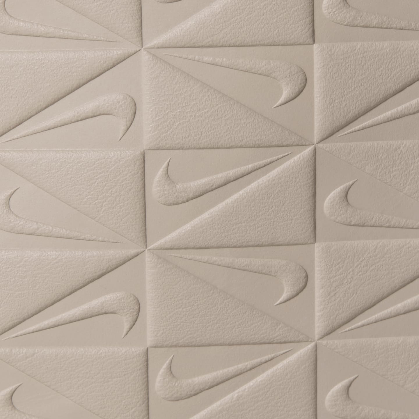 Женские кроссовки Nike Premium Monogram Phone Carrier 2.0, цвет: Кремовый / Чёрный — фото 5