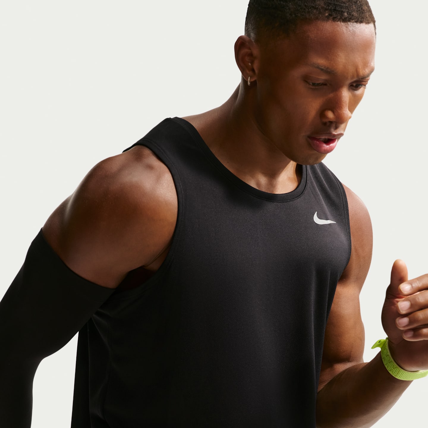 Мужская беговая майка Nike Miler Dri-FIT, цвет: Чёрный — фото 3