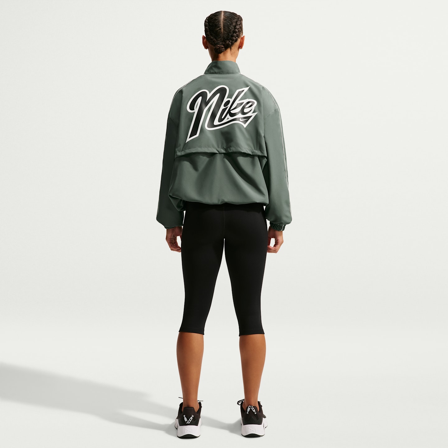 Женская куртка Nike One Dri-FIT оверсайз, цвет: Камуфляжный зелёный / Молочный — фото 5