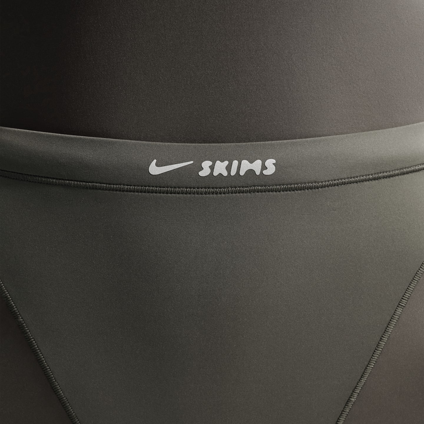 Женские легинсы NikeSKIMS Weightless с высокой талией и V-образной вставкой, цвет: Nskm Boulder — фото 6