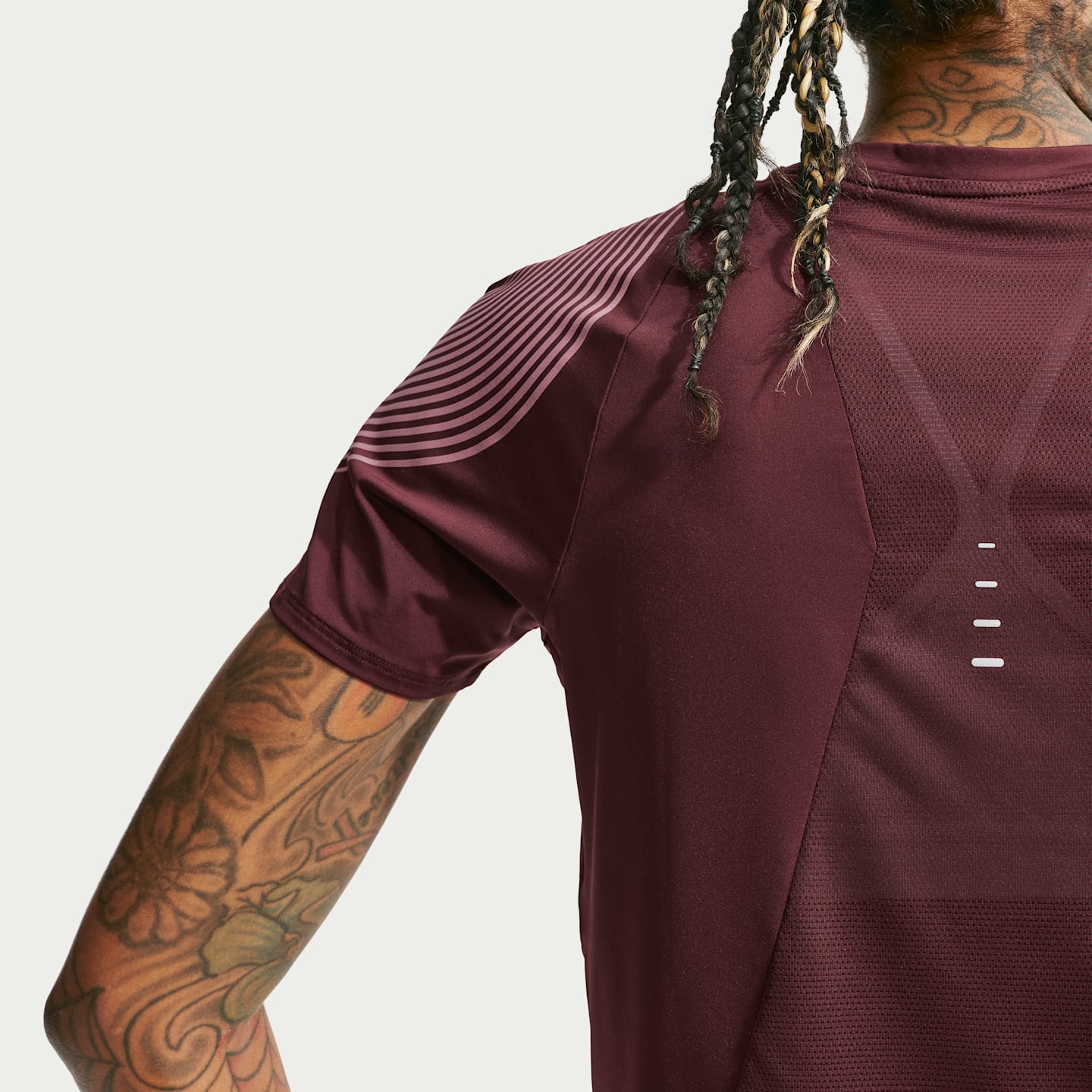 Женский топ Nike Swift Flash Dri-FIT Running Top, цвет: Розовый дымчатый — фото 2