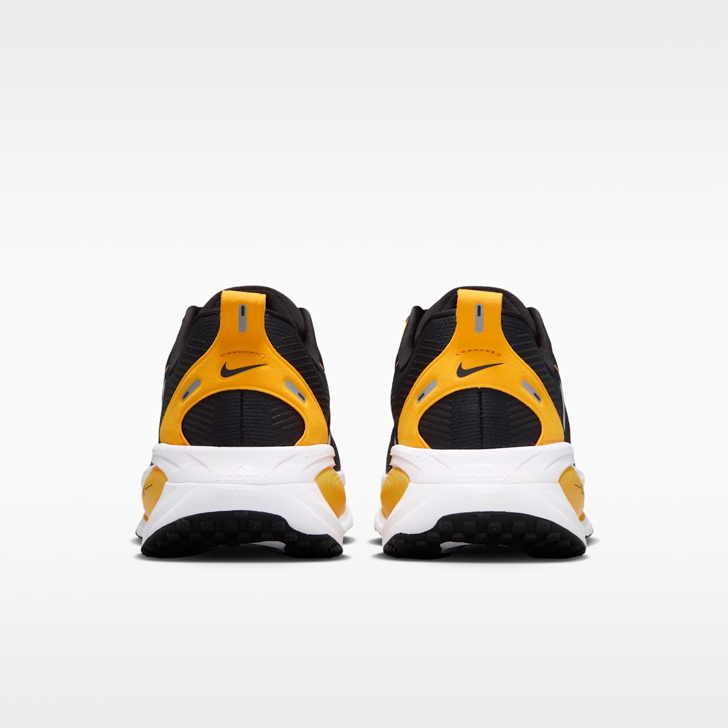 Мужские кроссовки Nike Vomero 18 (Pittsburgh Steelers) NFL Road Running, цвет: Чёрный / Золотой — фото 6