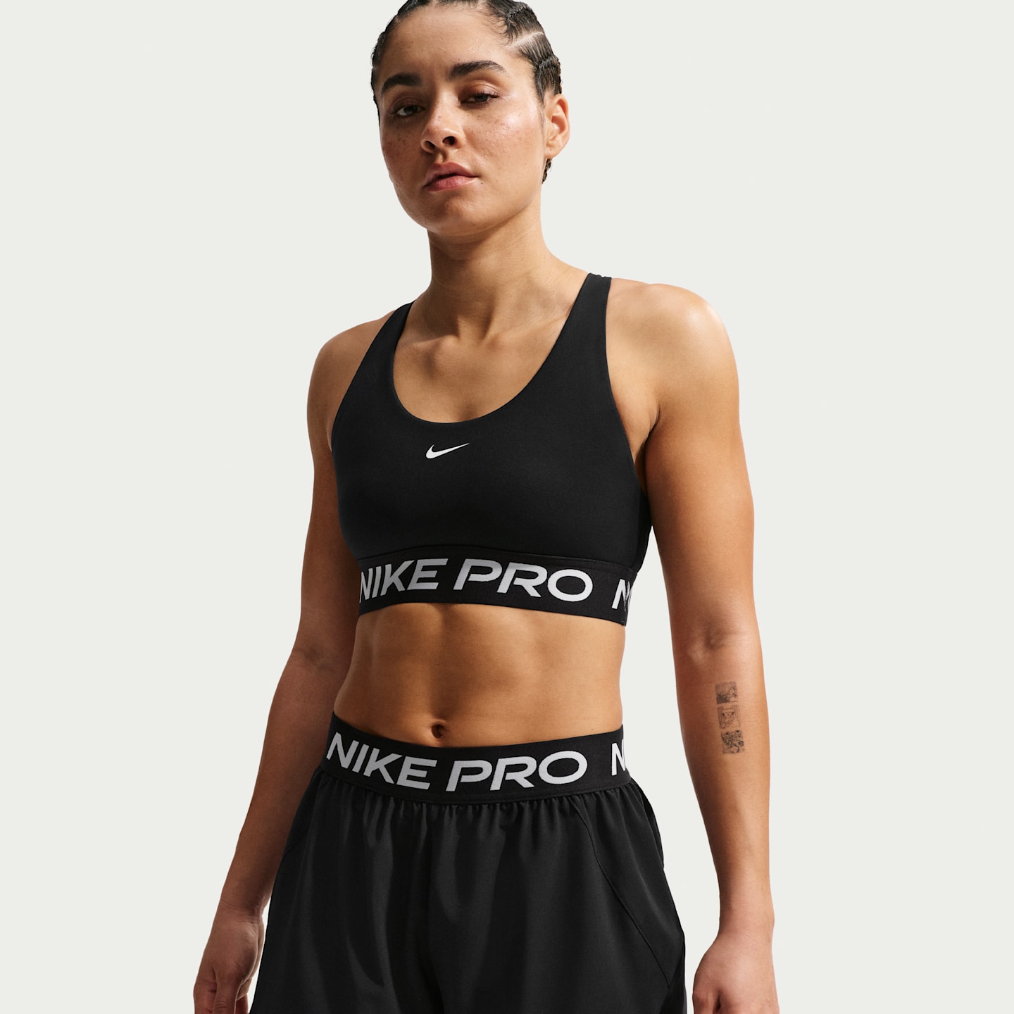 Женские шорты Nike Pro 2-в-1, цвет: Чёрный / Белый — фото 4