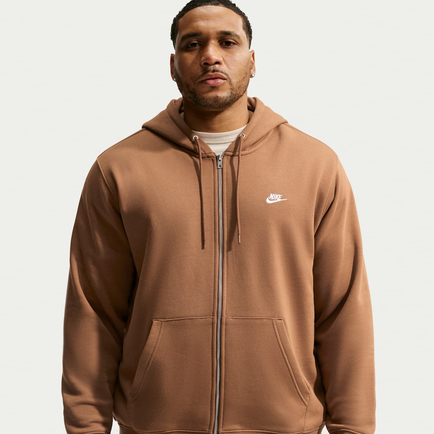 Мужское худи Nike Club Full-Zip Fleece, цвет: Коричневый / Белый — фото 8