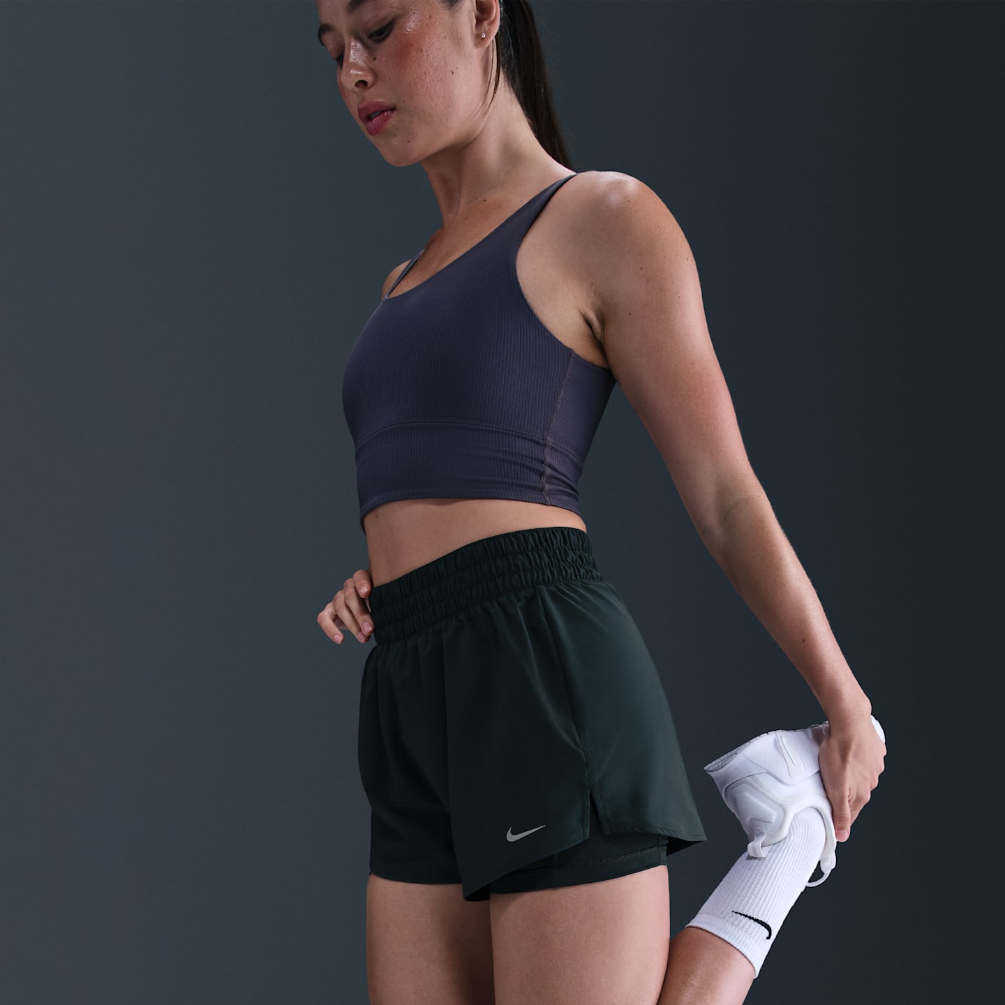 Женские шорты Nike One Dri-FIT High-Waisted 3" 2-in-1, цвет: Seaweed — фото 5