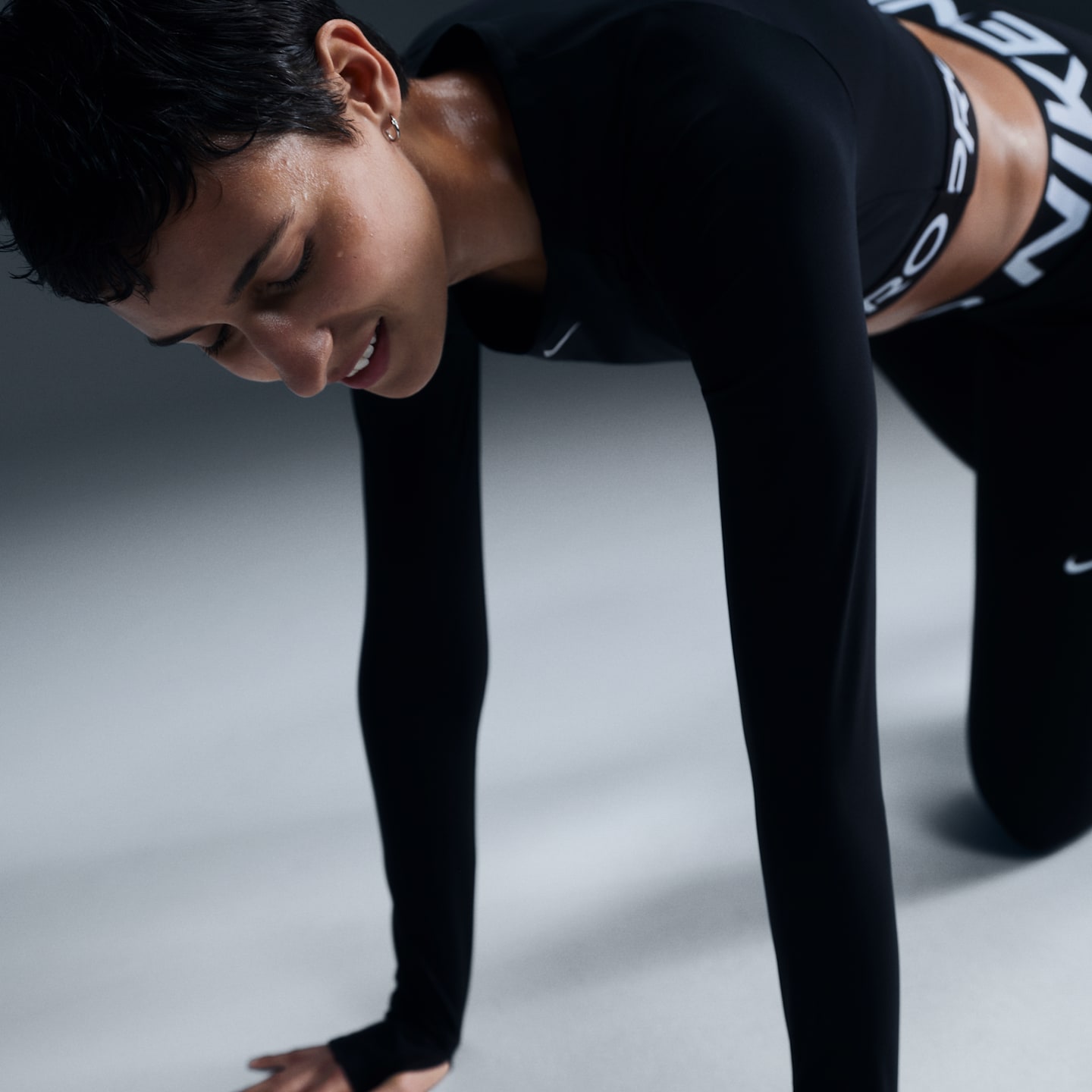 Женский топ Nike Pro Dri-FIT Cropped Long-Sleeve, цвет: Чёрный / Белый — фото 3