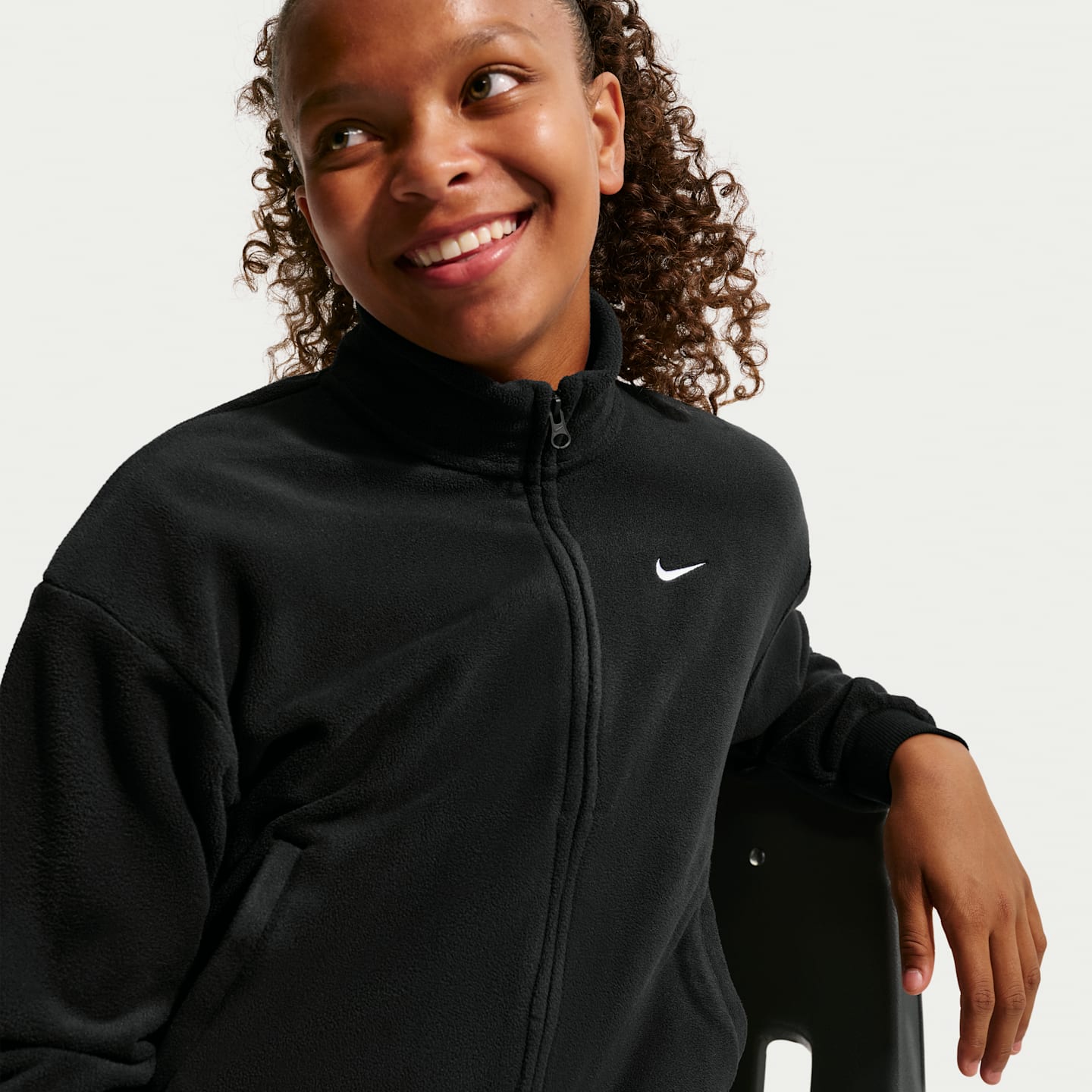 Детский флисовый топ для девочек Nike Sportswear с длинным рукавом, цвет: Чёрный / Белый — фото 3