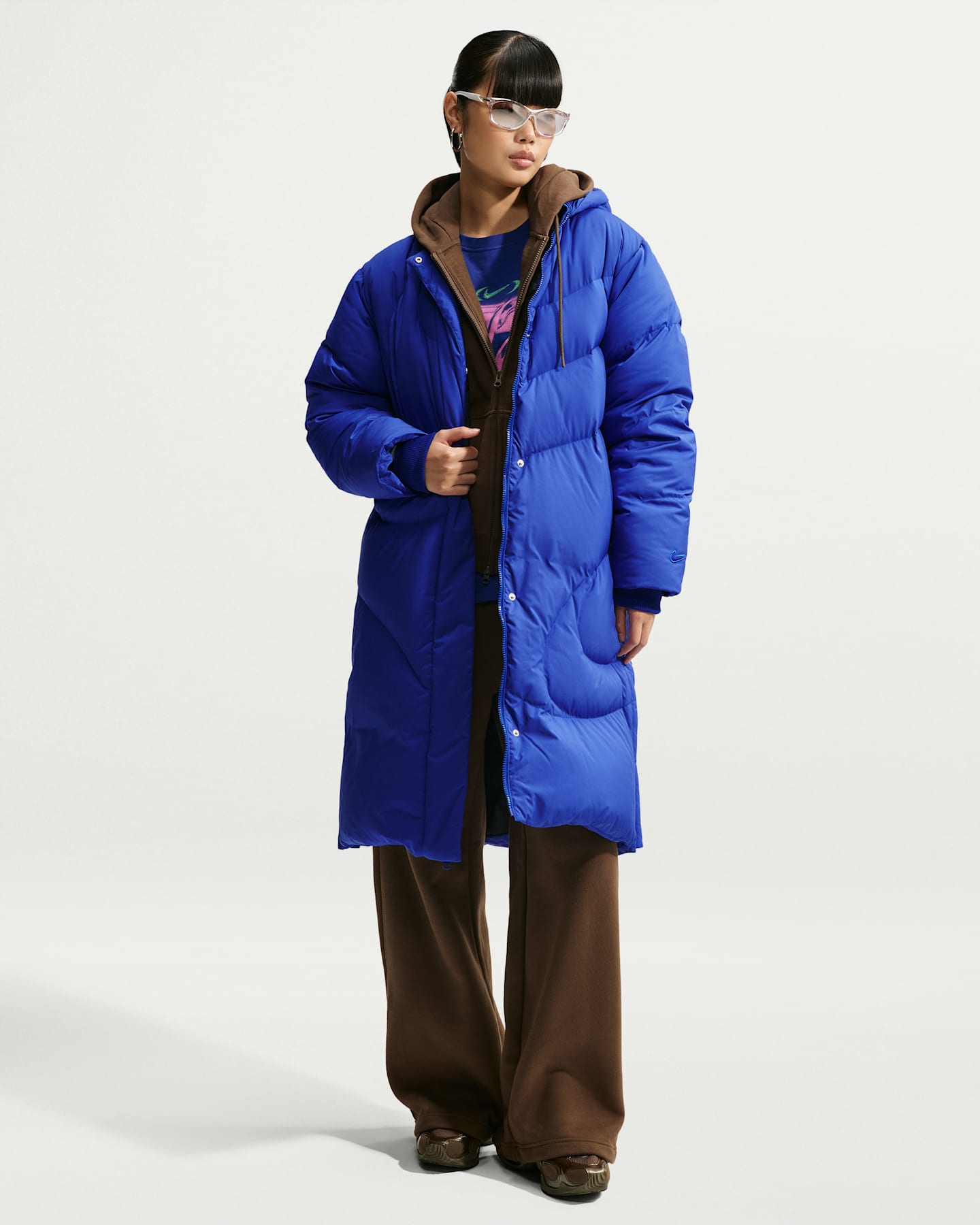 Женская куртка Nike Sportswear Swoosh Series Loose Storm-FIT Hooded Down Parka, цвет: Королевский синий / Чёрный — фото 7