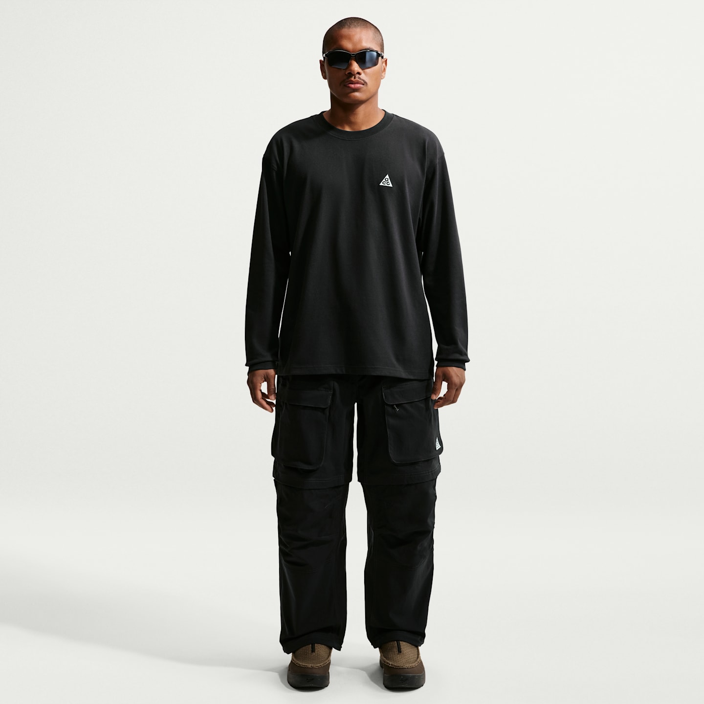 Мужские брюки-карго Nike ACG Smith Summit на молнии, цвет: Чёрный / Антрацитовый — фото 1