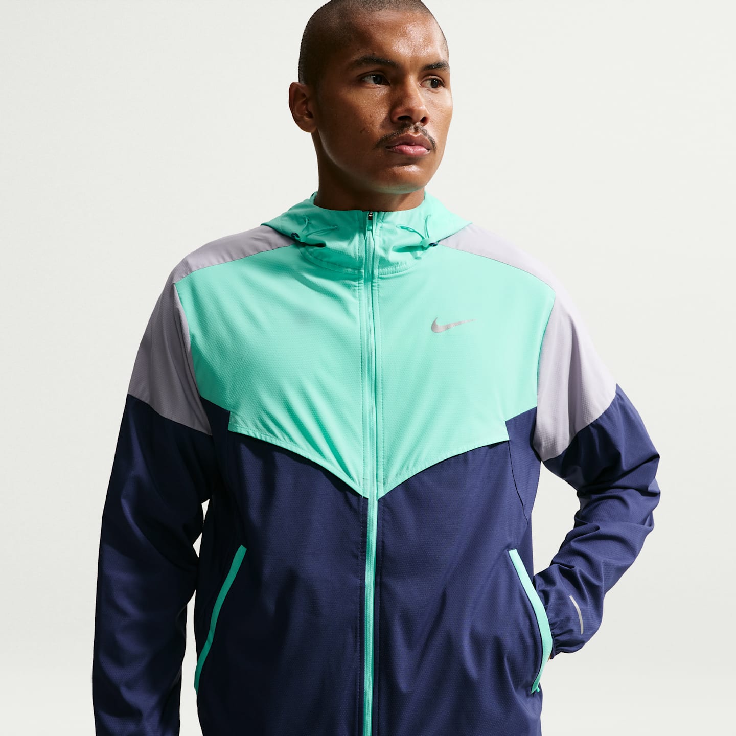 Мужская куртка Nike Impossibly Light Windrunner Running, цвет: Тёмно-синий / Бирюзовый