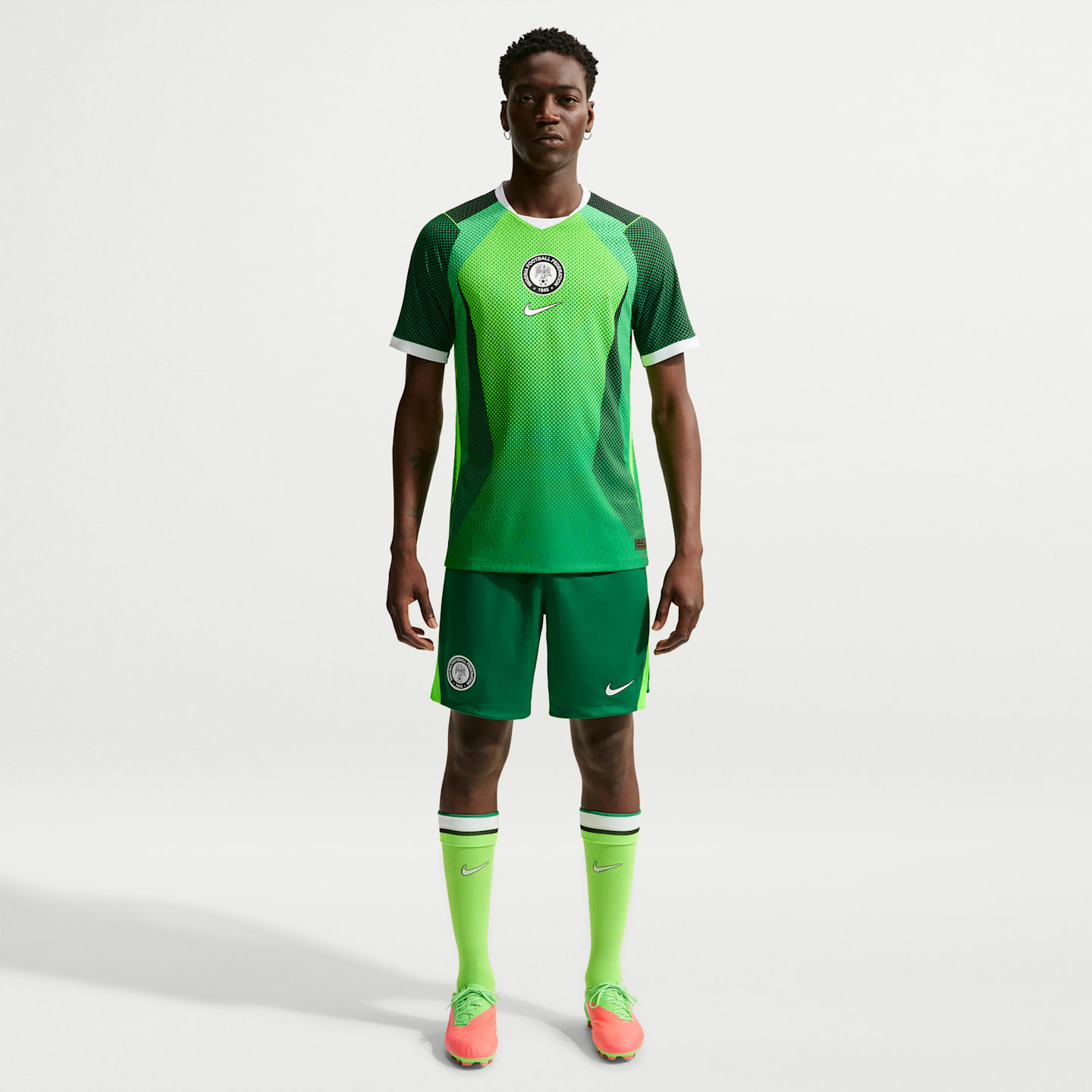 Мужской топ Nike Nigeria 2026 Match Home Aero-FIT Soccer Authentic Jersey, цвет: Сосновый зелёный / Зелёный — фото 4