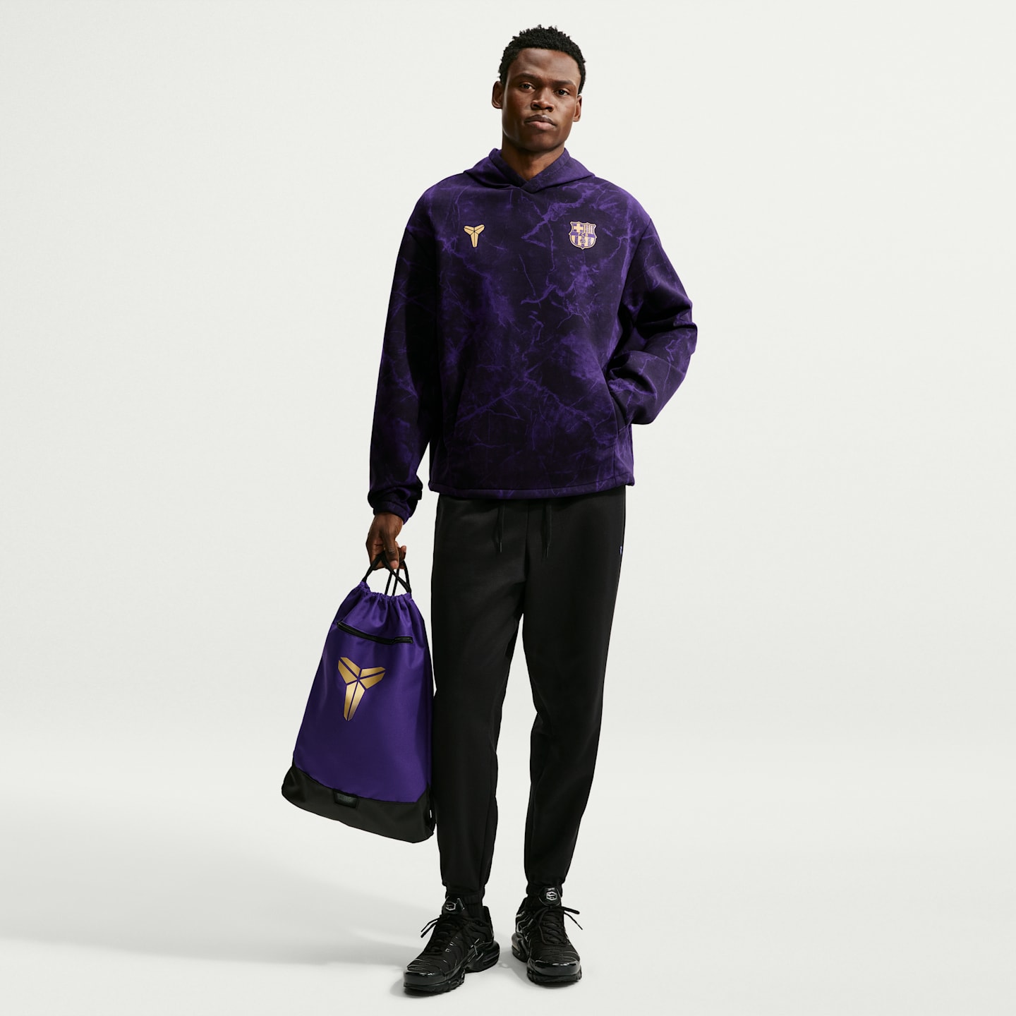 Мужское футбольное худи Nike FC Barcelona Away Kobe, цвет: Чёрный / Металлик золотой — фото 4