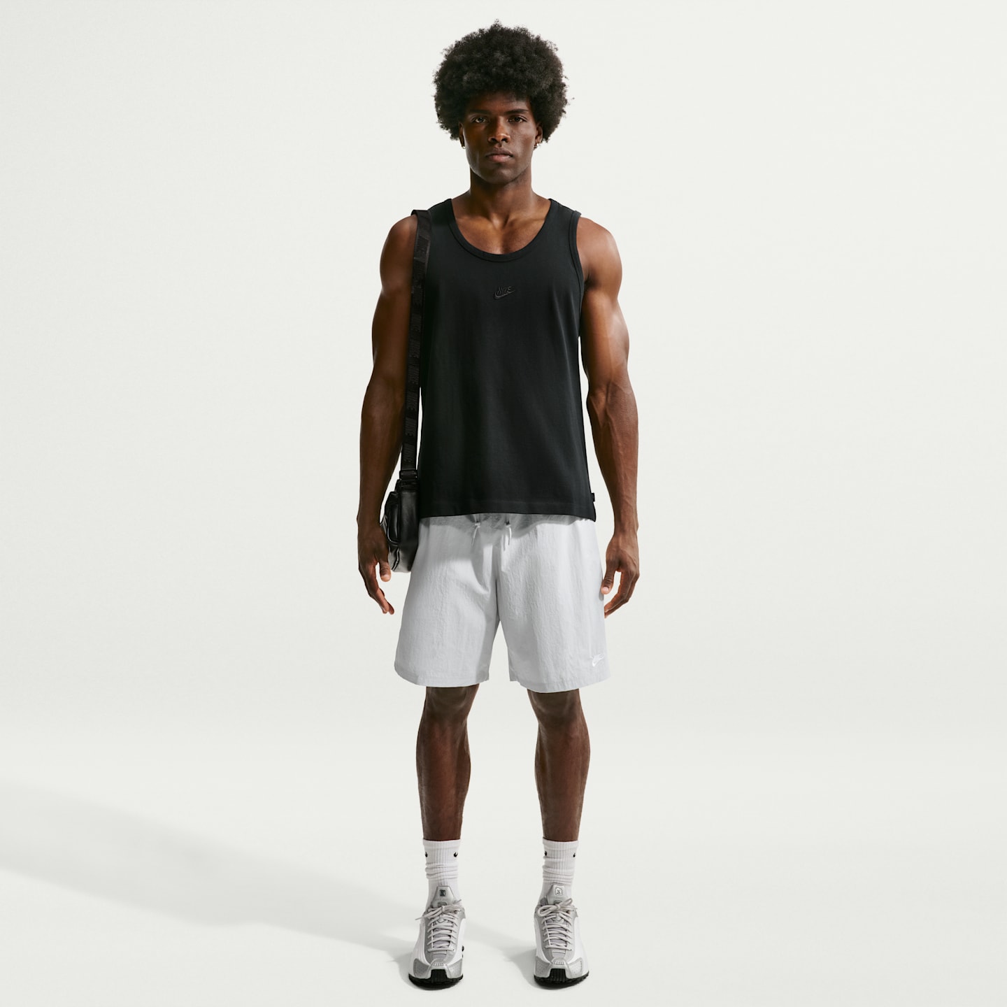 Мужская майка Nike Sportswear Premium Essentials, цвет: Чёрный — фото 4