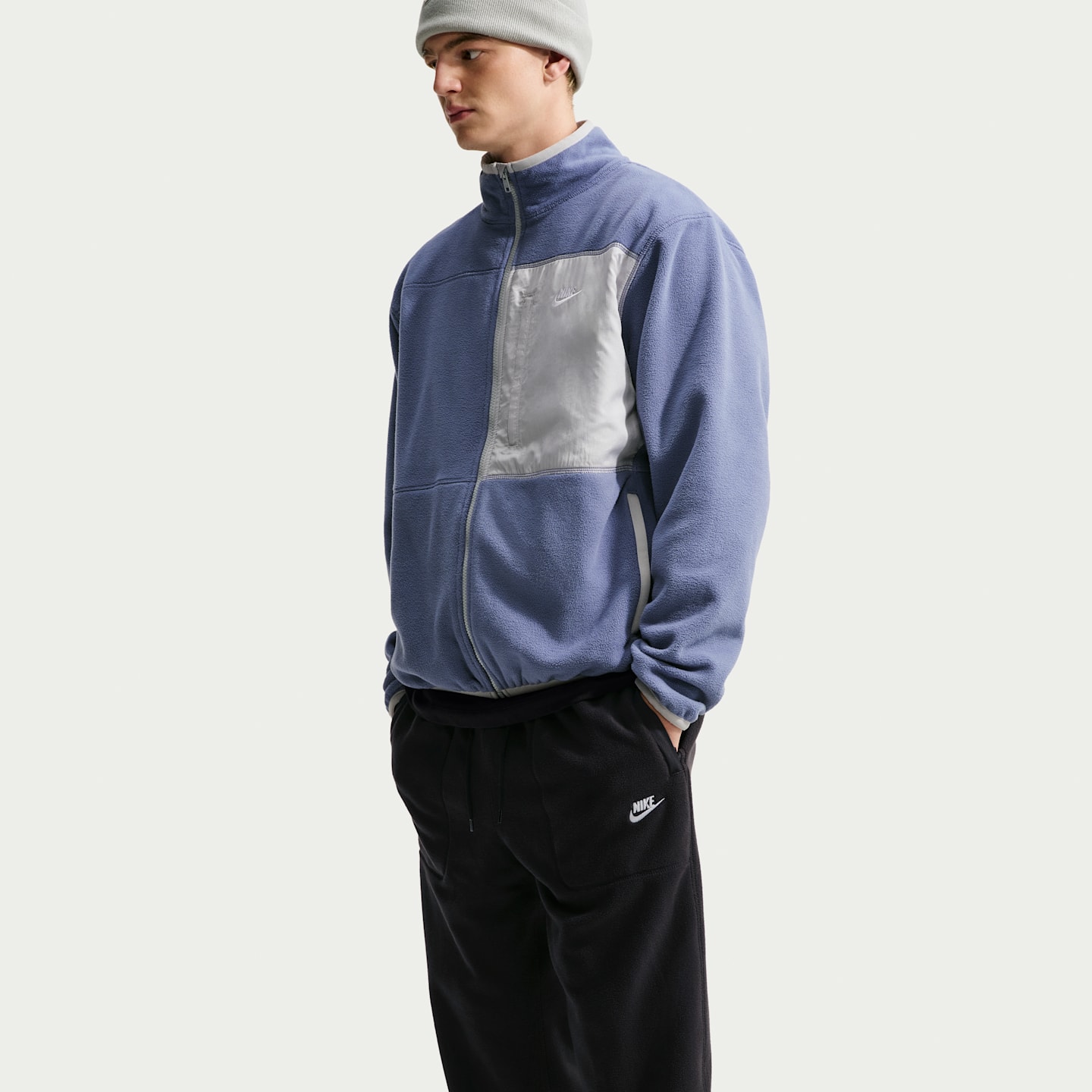 Мужские брюки Nike Club Therma-FIT, цвет: Чёрный / Белый — фото 4