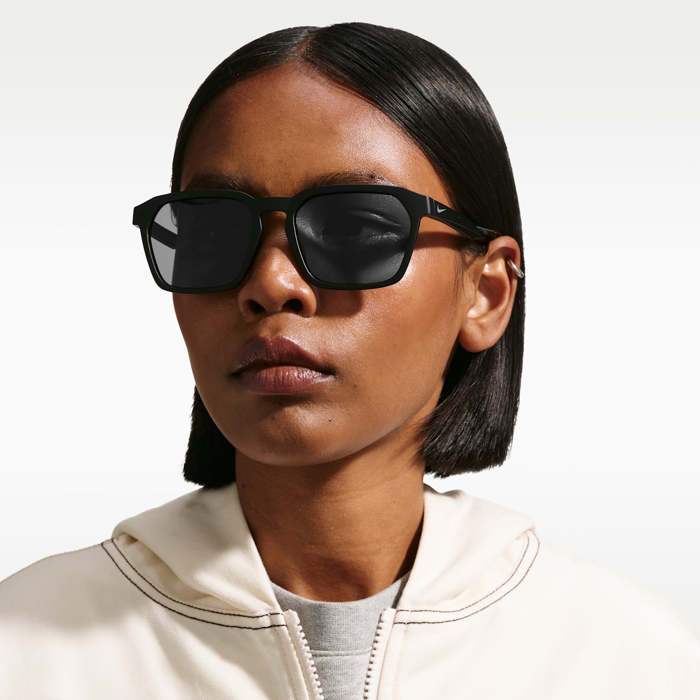 Мужские солнцезащитные очки Nike Vital Shift Polarized, цвет: Чёрный / Серый — фото 2