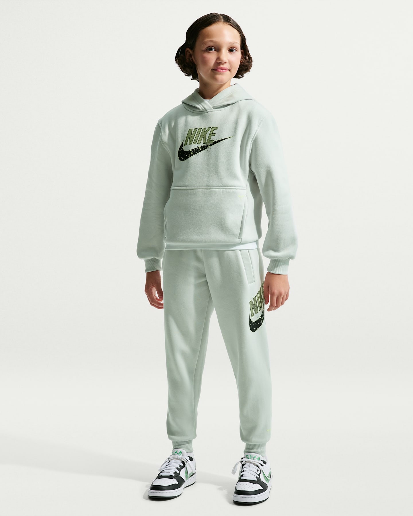 Детские брюки Nike Sportswear Club "Alien" Fleece, цвет: Чёрный / Кислотно-жёлтый — фото 8