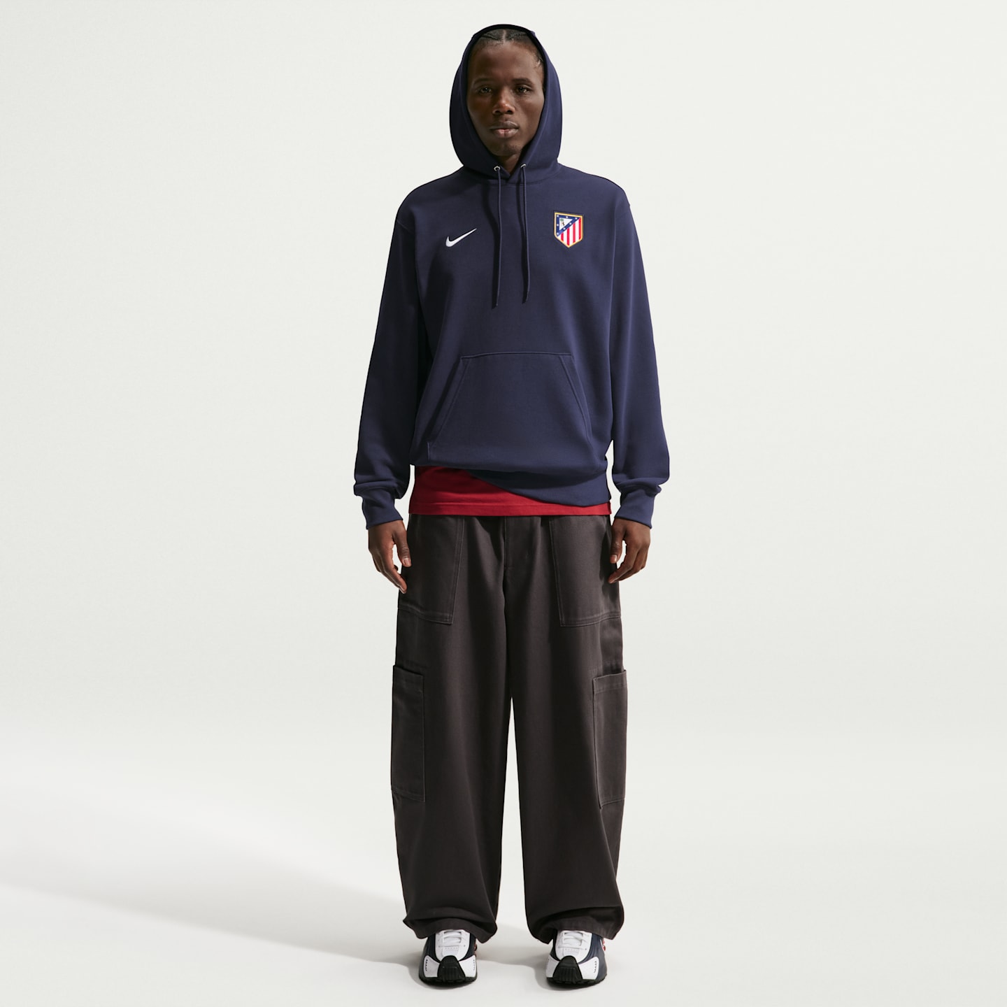 Мужское футбольное худи из махры Nike Atlético Madrid Club, цвет: Обсидиановый / Белый — фото 4