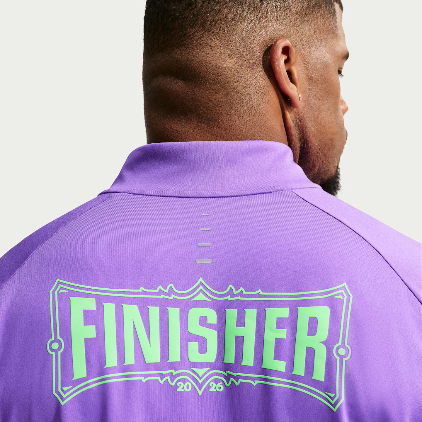 Мужской беговой топ Nike Stride Dri-FIT на молнии 1/2, цвет: Виноградный / Зелёный — фото 7