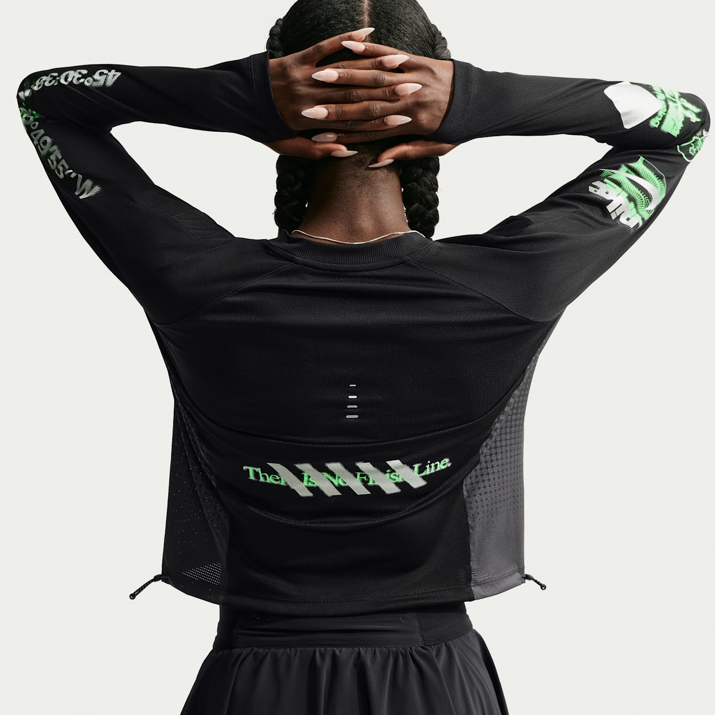 Женский беговой лонгслив Nike Swift, цвет: Чёрный / Железный серый — фото 2