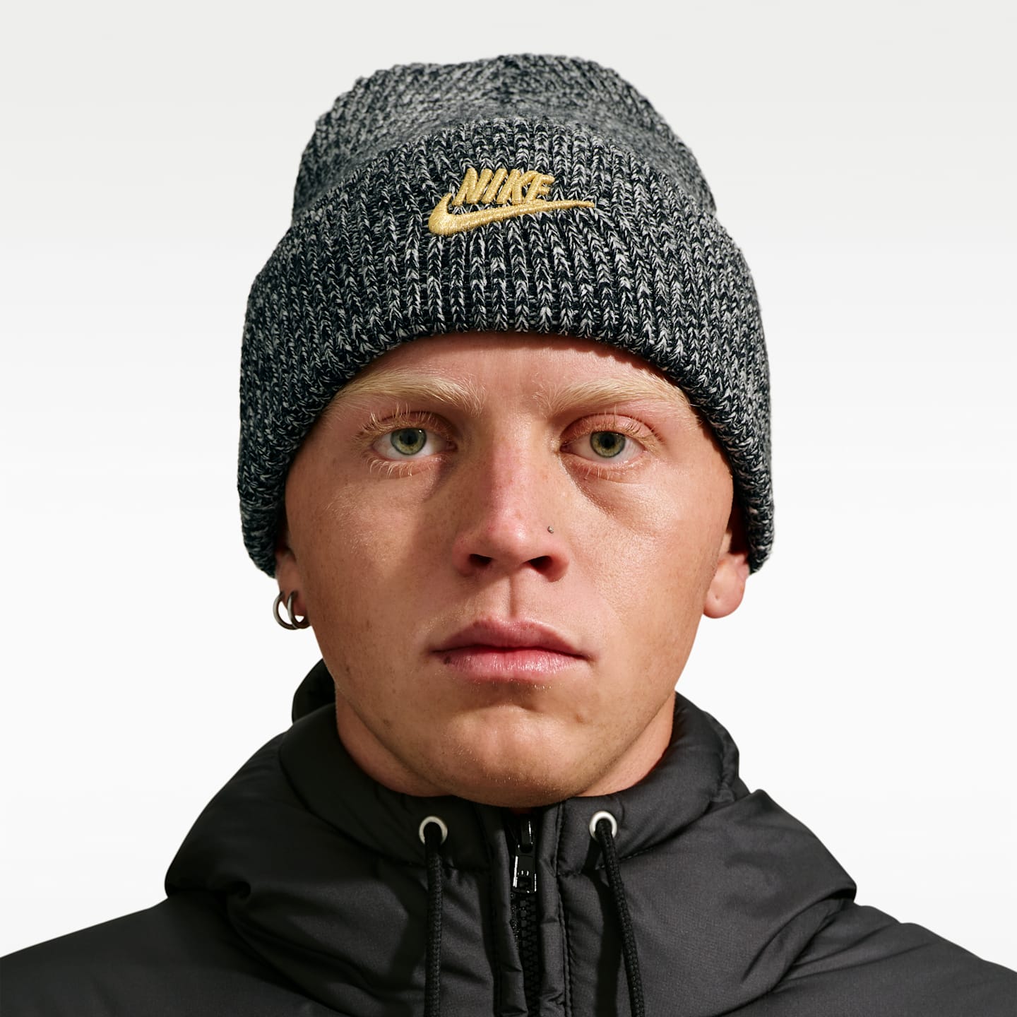 Шапка с высоким отворотом Nike Peak Holiday, цвет: Чёрный / Молочный — фото 3