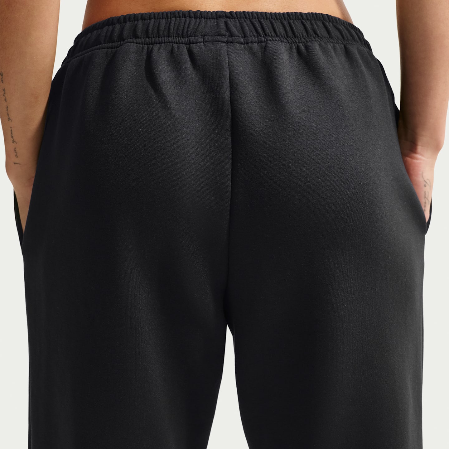 Женские брюки Nike One Dri-FIT, цвет: Чёрный / Красный — фото 3