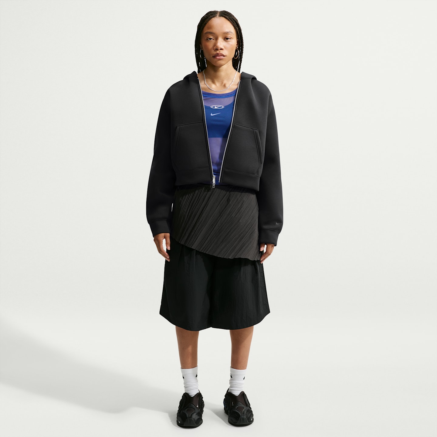 Женское флисовое худи оверсайз на молнии Nike Article Fleece, цвет: Чёрный / Ледяной серебряный — фото 4