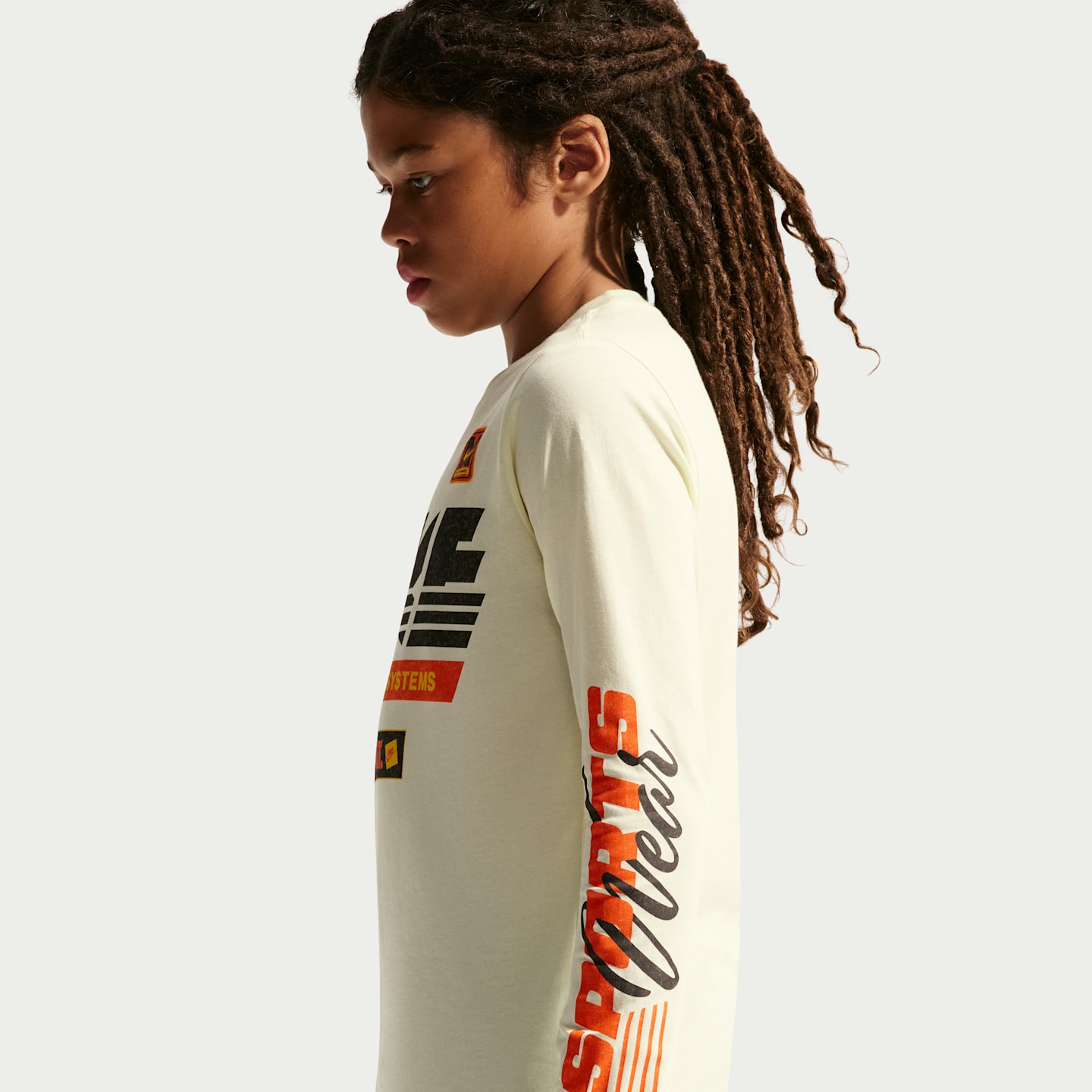 Детская футболка Nike Sportswear Long-Sleeve T-Shirt, цвет: Cashmere — фото 2