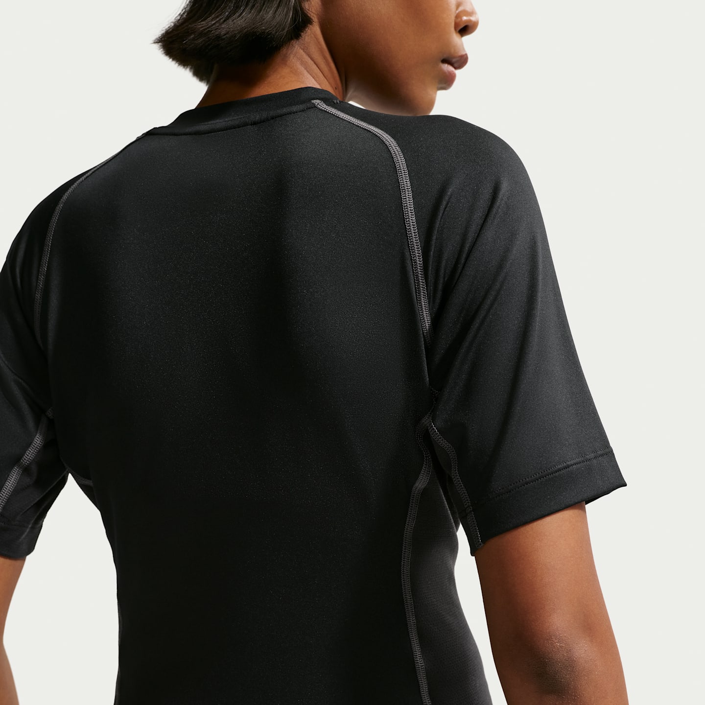 Женская термофутболка Nike ACG Wildsee Dri-FIT с коротким рукавом, цвет: Чёрный / Антрацитовый — фото 2