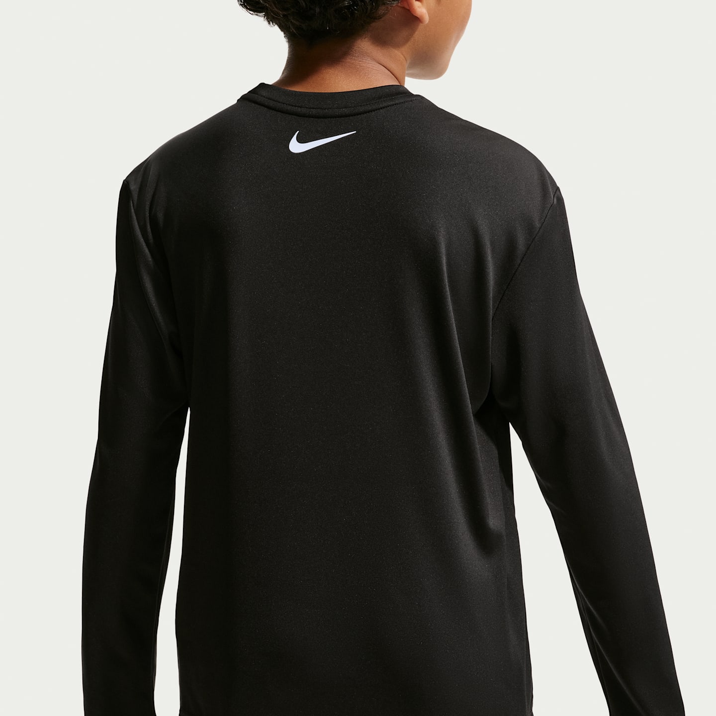 Детская плавательная футболка Nike Swim Hydroguard Dri-FIT UV для мальчиков, длинный рукав, цвет: Чёрный — фото 2