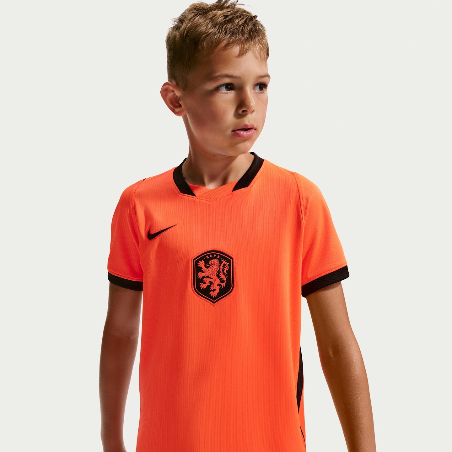 Детский топ Nike Netherlands National Team 2026 Stadium Home Dri-FIT Soccer Jersey, цвет: Малиновый / Чёрный — фото 1