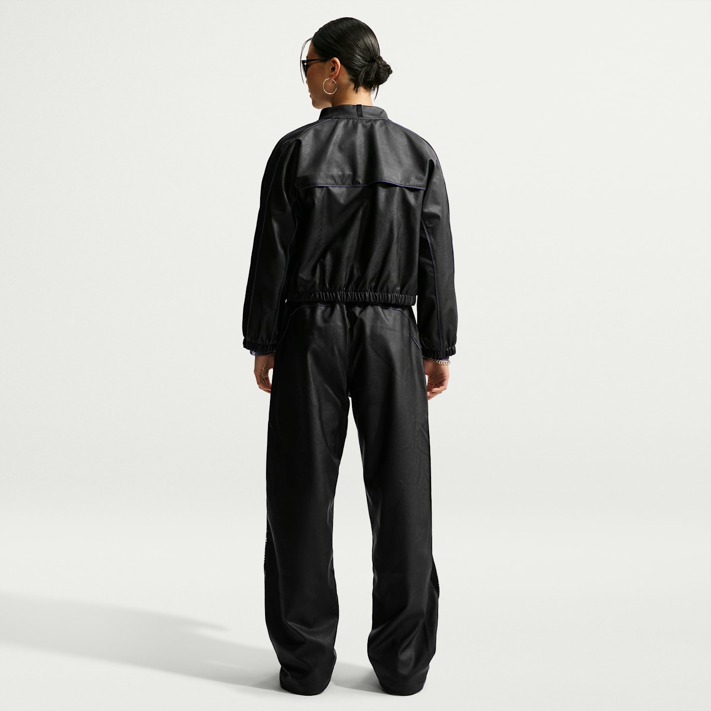Женские брюки Nike Sportswear Faux-Leather Track, цвет: Чёрный — фото 5