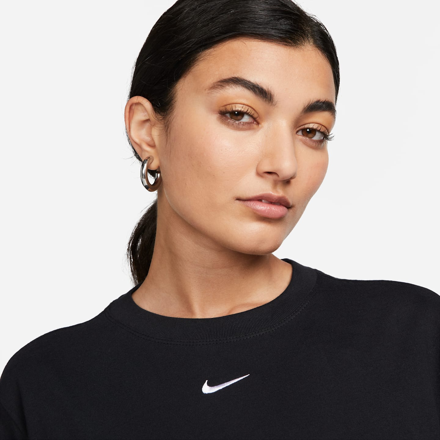 Женская футболка Nike Sportswear Essential, цвет: Чёрный / Белый — фото 3